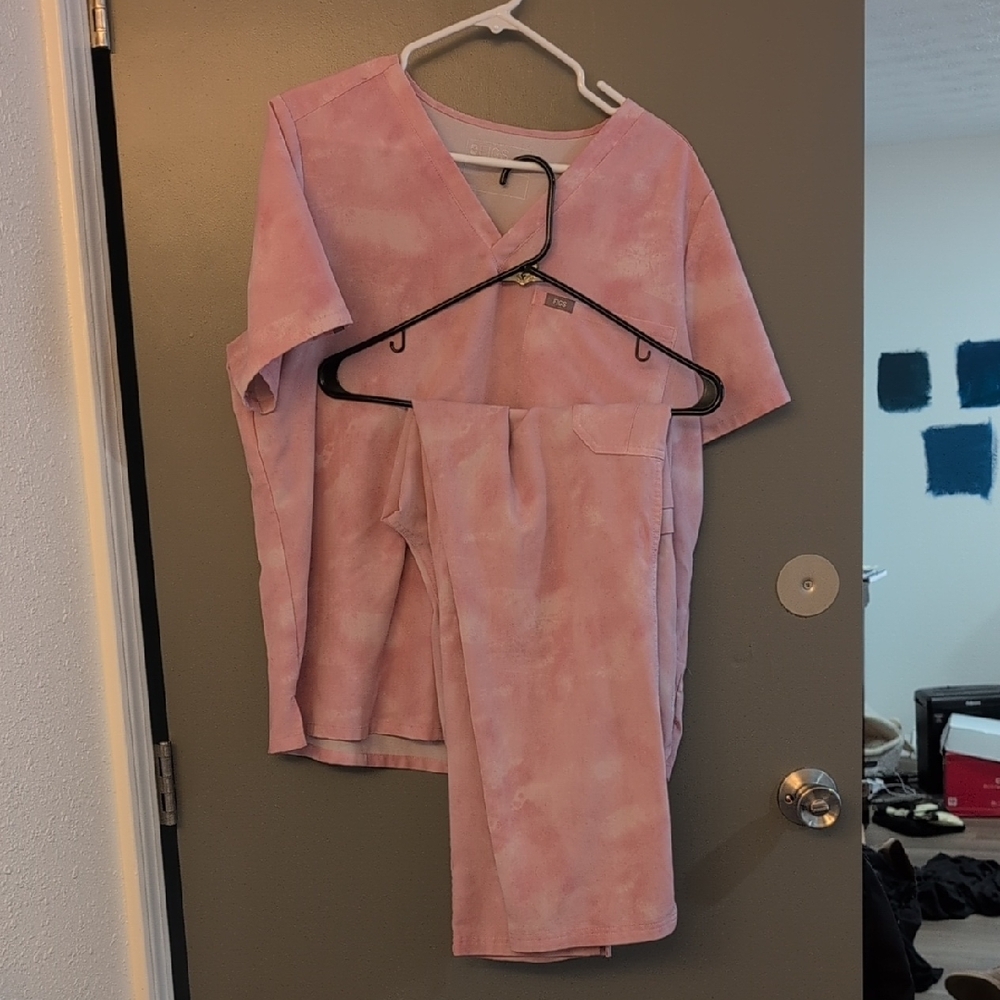 Figs Tie-Dye Pink Scrub Set XL Top & Bottom